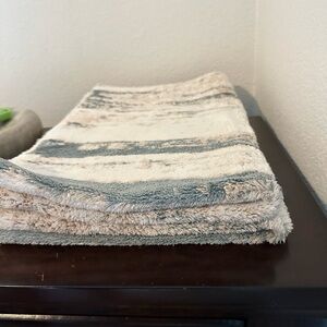 Luxurious Cream and Blue Bath Rugs